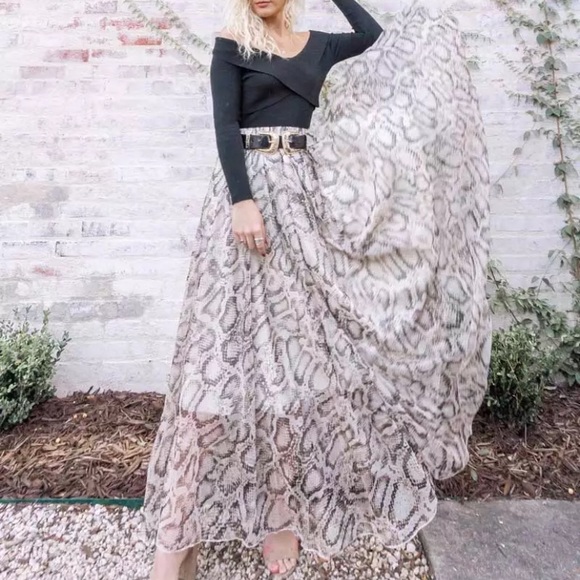 Snake Print Chiffon Skirt - Picture 15 of 15